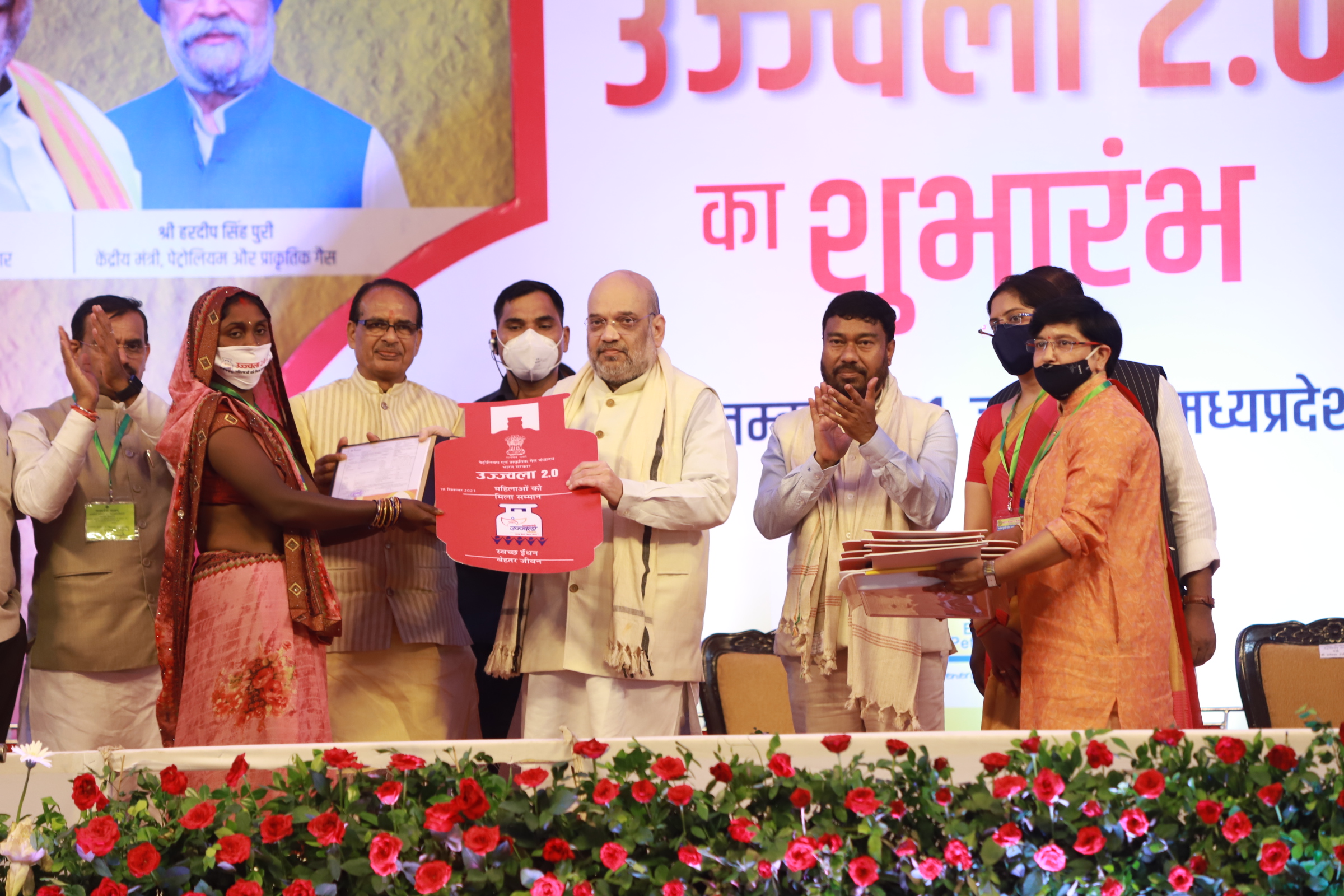 Hon'ble Union Home Minister & Minister for Cooperation Shri Amit Shah launching "Pradhan Mantri Ujjwala Yojna at Veterinary College Ground, Jabalpur (Madhya Pradesh)