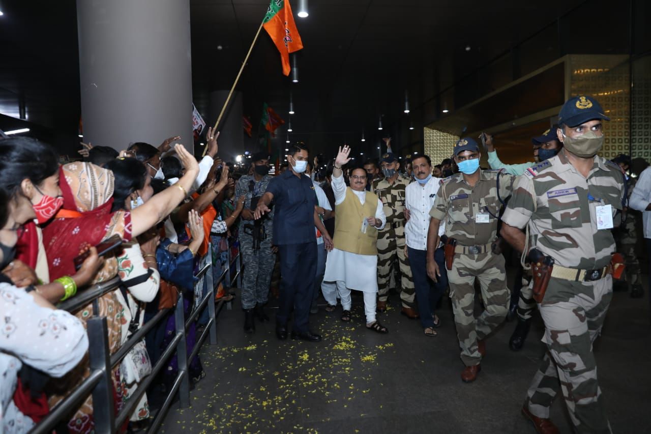 Photographs : Grand welcome of Hon'ble BJP National President Shri J.P. Nadda on his arrival in Mumbai. He will inaugurate and address Training Session of BJP Assam MPs & MLAs