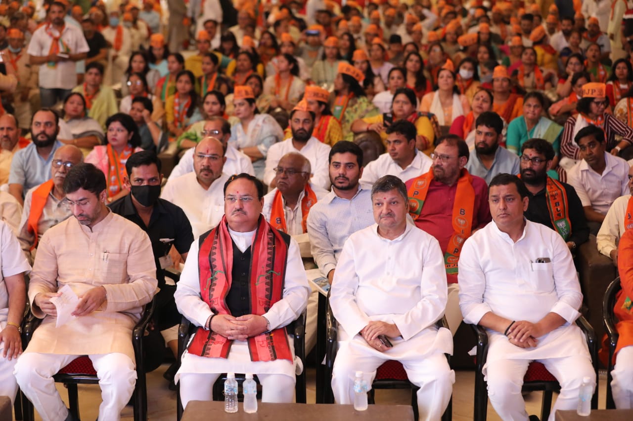 BJP National President Shri J.P. Nadda while interacting with Booth Karyakartas after listening Hon'ble PM Shri Narendra Modi ji's "Mann ki Baat" at MI Garden, Sec, 11, Vasundhara, Booth No. 327 (Uttar Pradesh)