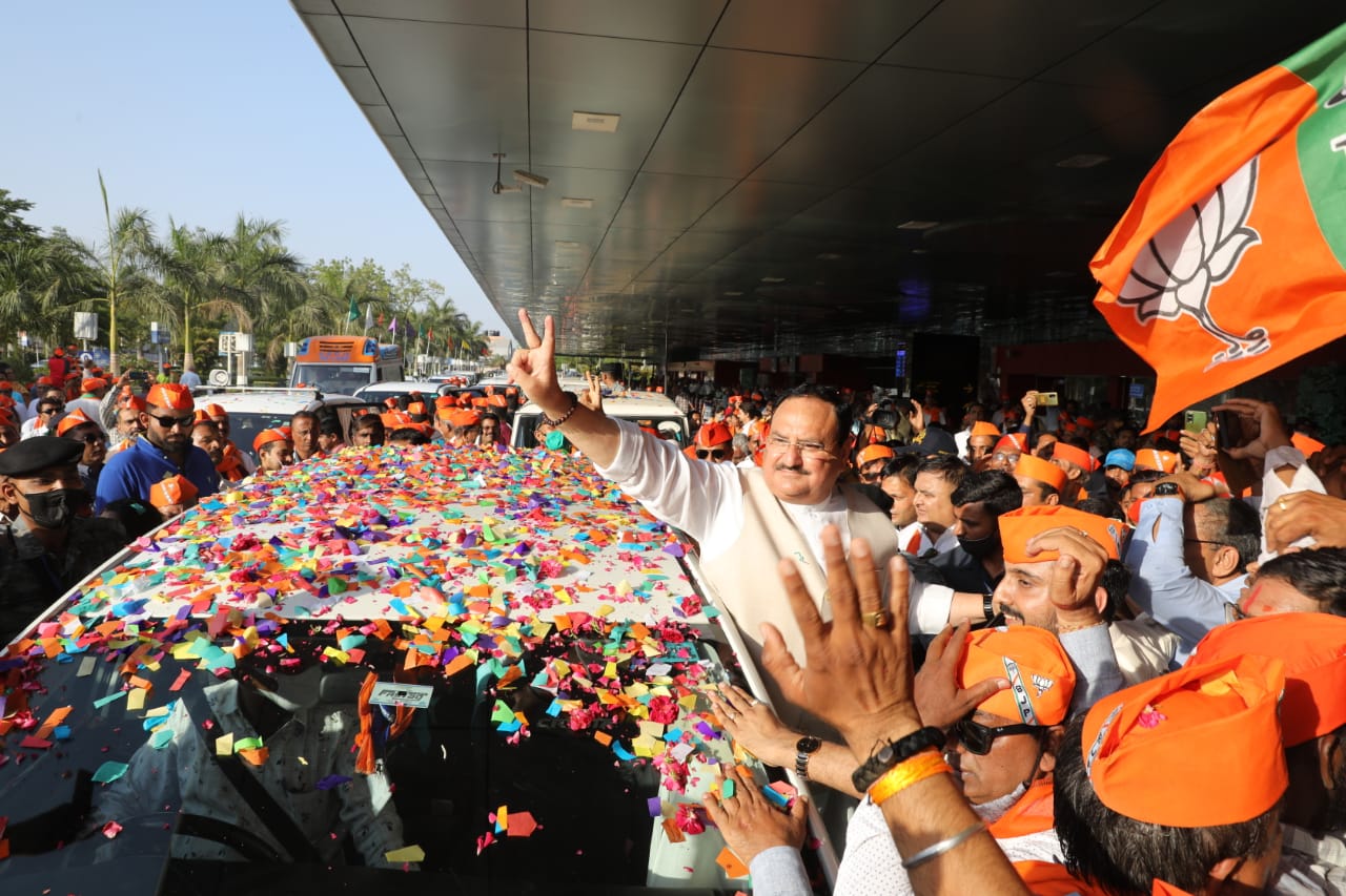 Warm welcome of BJP National President Shri J.P. Nadda by party karyakartas in Vadodara (Gujarat)