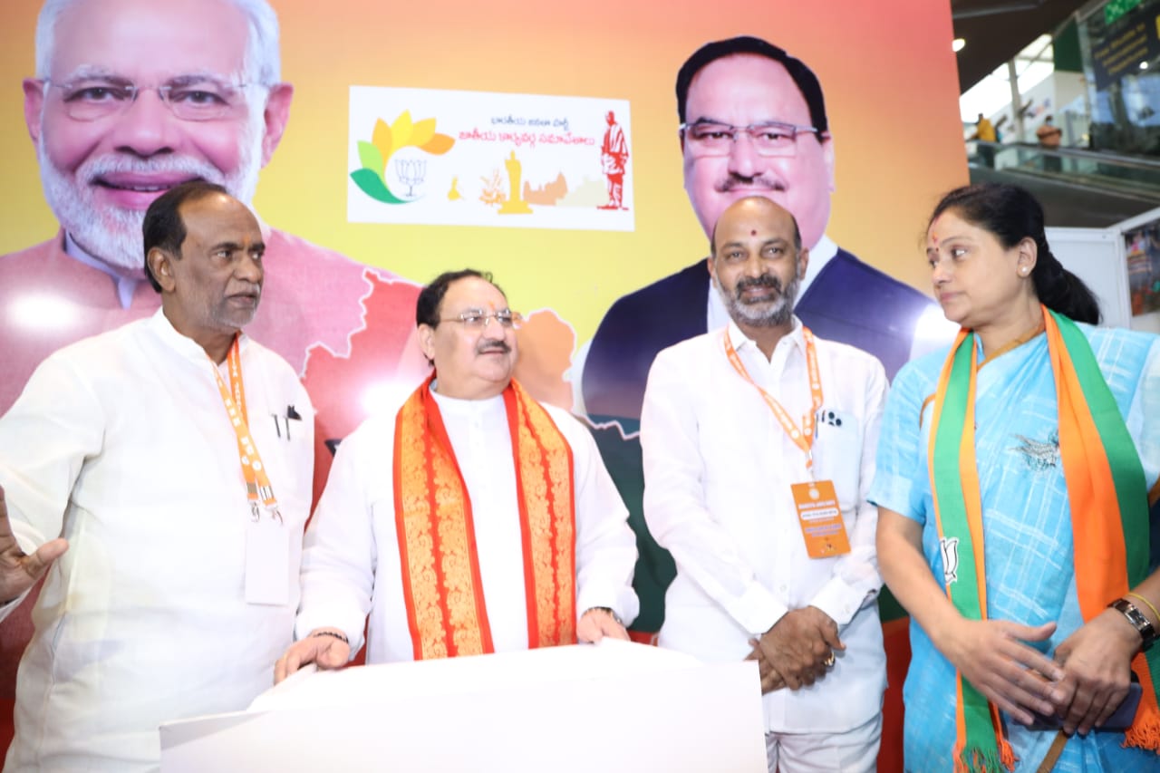 Grand welcome of Hon'ble BJP National President Shri J.P. Nadda on arrival at Rajiv Gandhi Int'l Airport, Shamshabad, Hyderabad (T'gana).