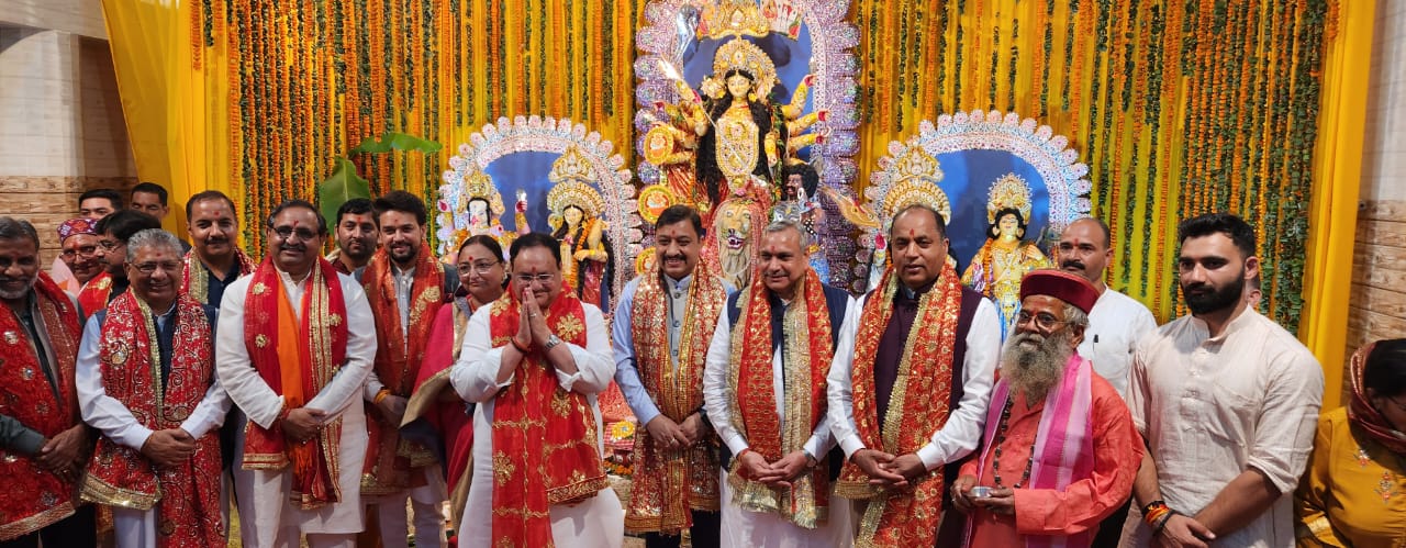 Hon'ble BJP National President Shri J.P. Nadda took blessings of Mother Durga along with family on the holy festival of Navratri at Dhaulra Temple