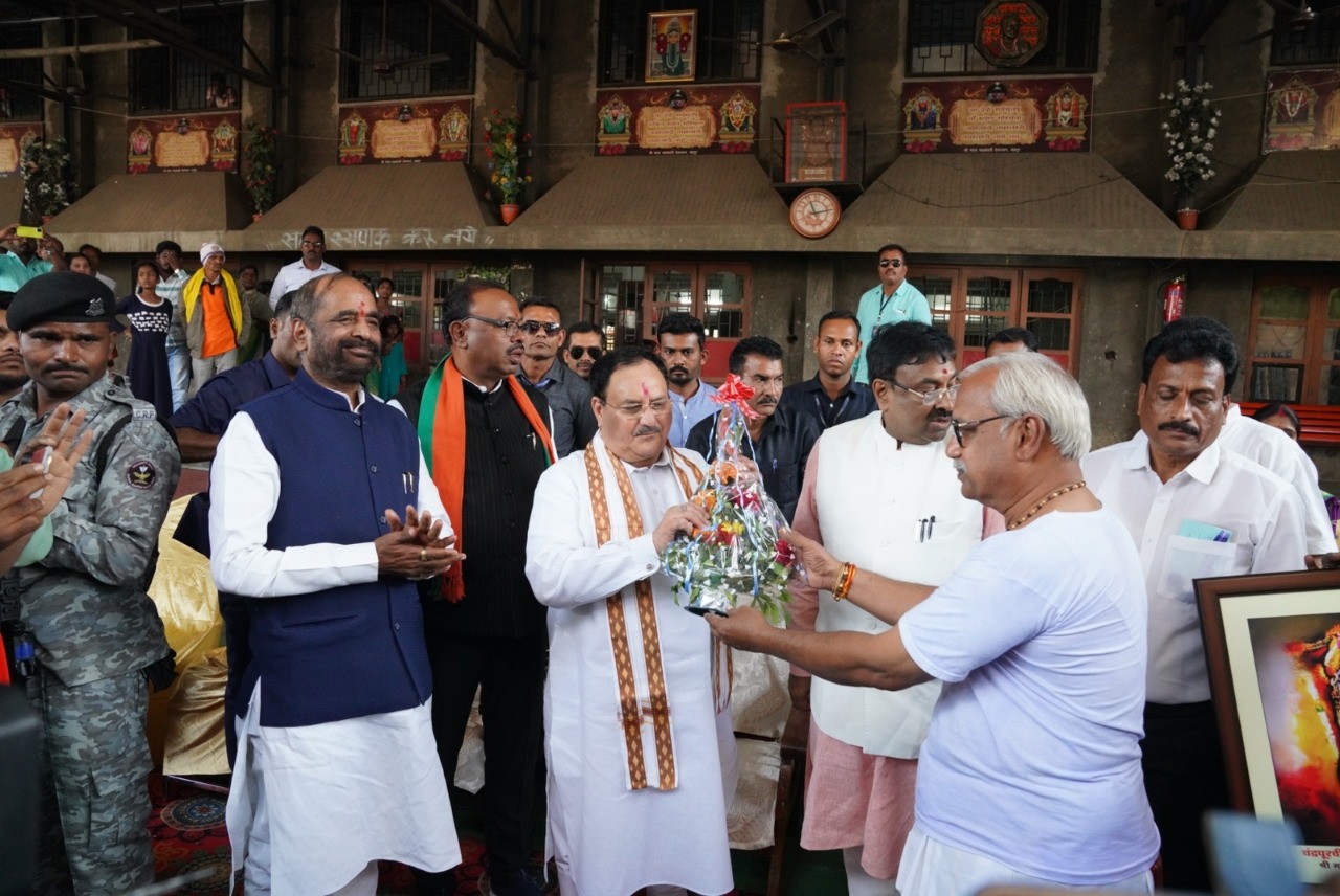 BJP National President Shri J.P. Nadda offered prayers at Shri Mahakali Mataji Mandir in Chandrapur (Maharashtra)