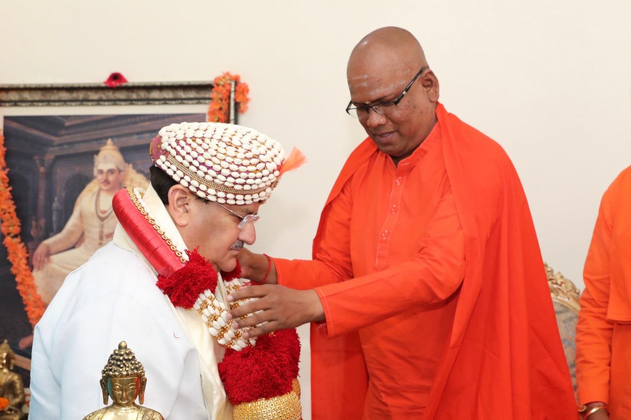 BJP National President Shri J.P. Nadda visited Sri Madhara Channayya Gurupeetha & take blessings of Shri Basavamurthy Maadara Chennaiha Swamiji in Chitradurga (K'taka)