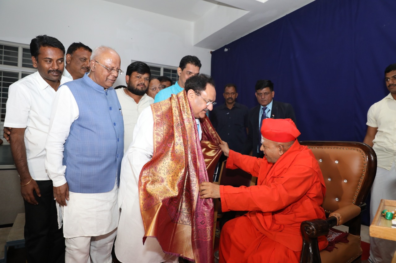 BJP National President Shri J.P. Nadda visited Sri Taralabalu Mutt & take blessings of Dr. Shri Shivamurthy Shivacharya Mahaswamiji, Sirigere, Distt. Chitradurga (K'taka)