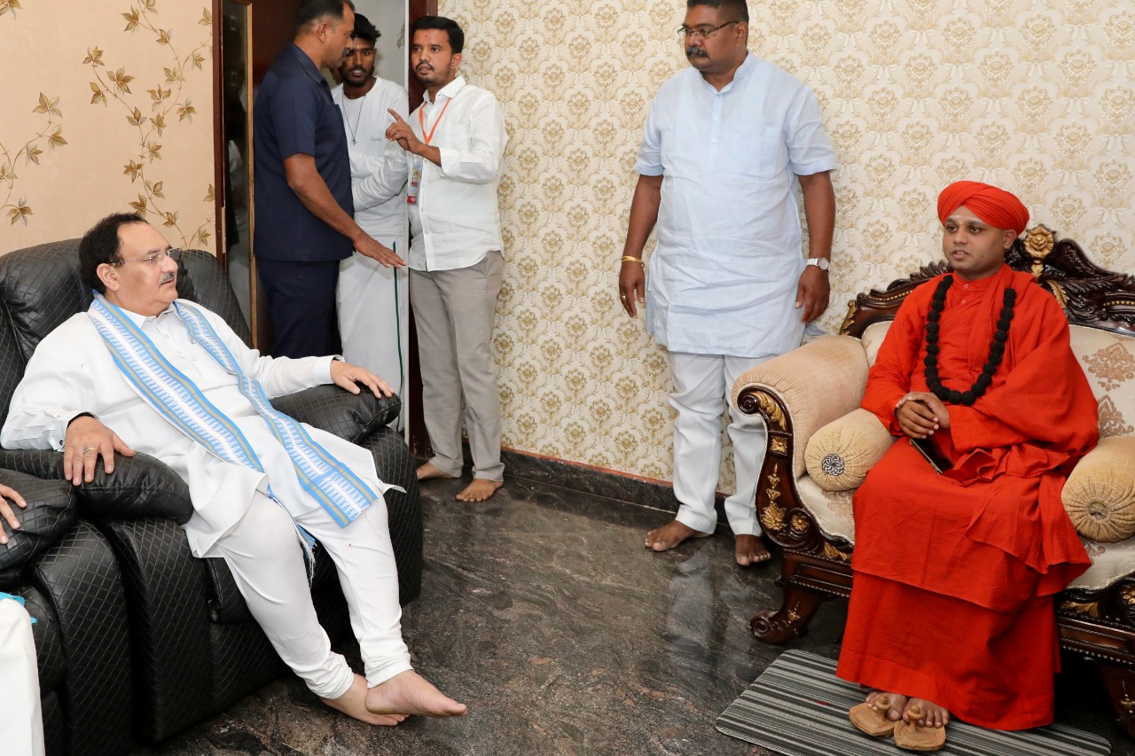 BJP National President Shri J.P. Nadda visited Sri Taralabalu Mutt & take blessings of Dr. Shri Shivamurthy Shivacharya Mahaswamiji, Sirigere, Distt. Chitradurga (K'taka)