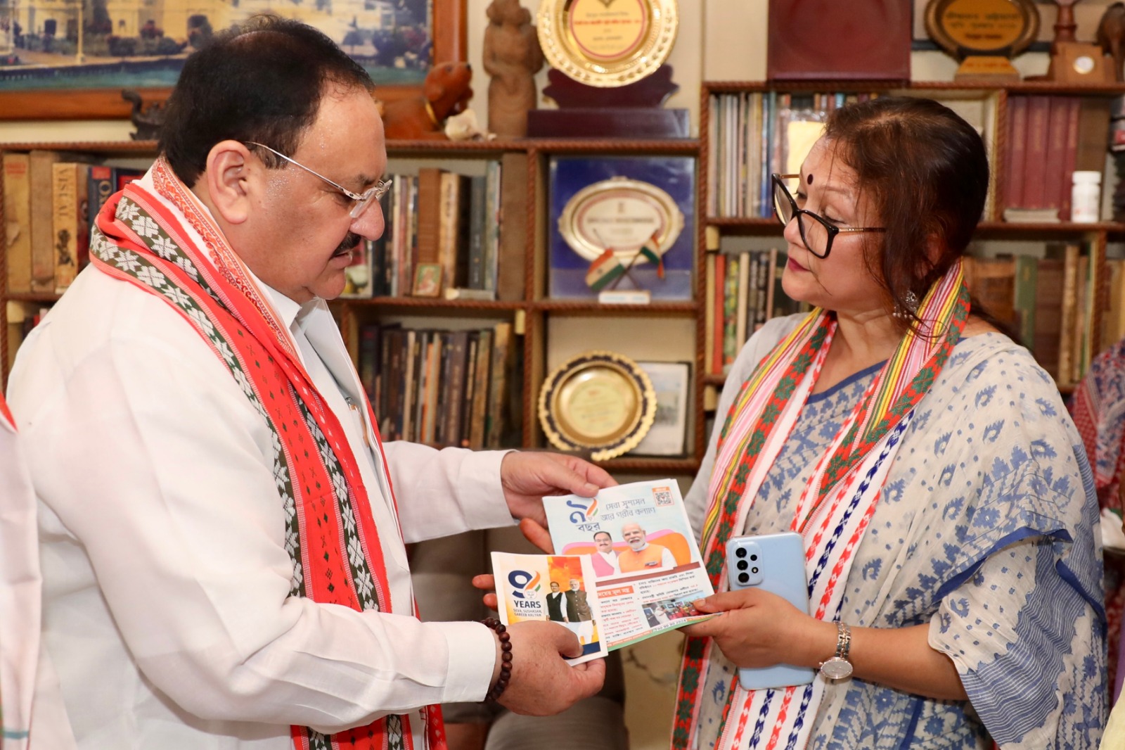 BJP National President Shri J.P. Nadda met with renowned singer Smt. Tithi Debbarman ji as part of the 'Sampark Se Samarthan' campaign in Agartala (Tripura)