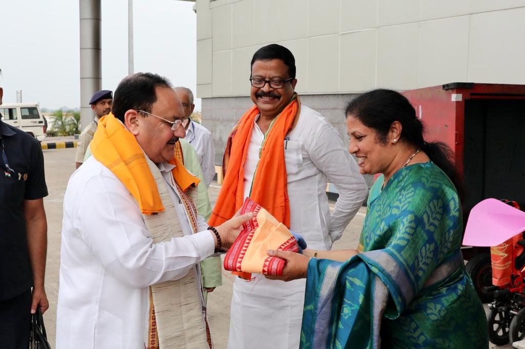 Grand welcome of BJP National President Shri J.P. Nadda on arrival at Veer Surendra Sai Airport in Jharsuguda (Odisha)