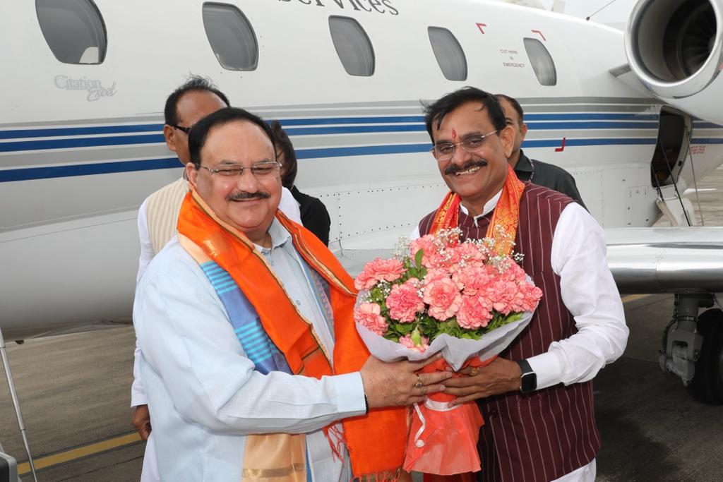 Grand welcome of BJP National President Shri J.P. Nadda on arrival at Devi Ahilyabai Holkar Airport, Indore (Madhya Pradesh)