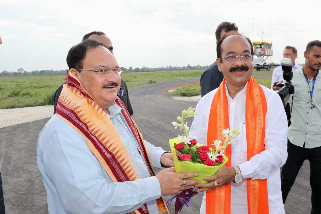 Grand welcome of BJP National President Shri J.P. Nadda on arrival at Bilasa Devi Kevat Airport, Bilaspur (Chhattisgarh)