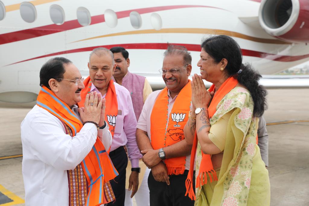 Grand welcome of Hon'ble BJP National President Shri J.P. Nadda on arrival at Vadodara Airport, Gujarat