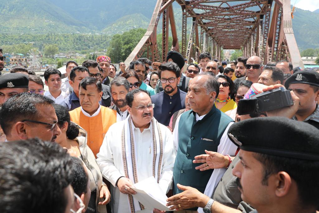 BJP National President Shri J.P. Nadda observing the damage caused by heavy rains & flood in Vyas River in Bhuntar, Kullu (Himachal Pradesh)