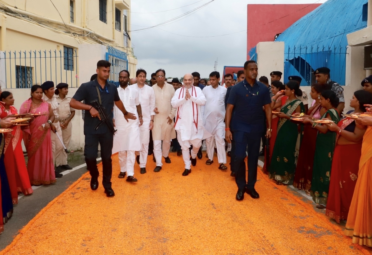 Hon'ble Union Home Minister and Minister of Cooperation Shri Amit Shah's rousing reception on arrival at Patna Airport (Bihar)