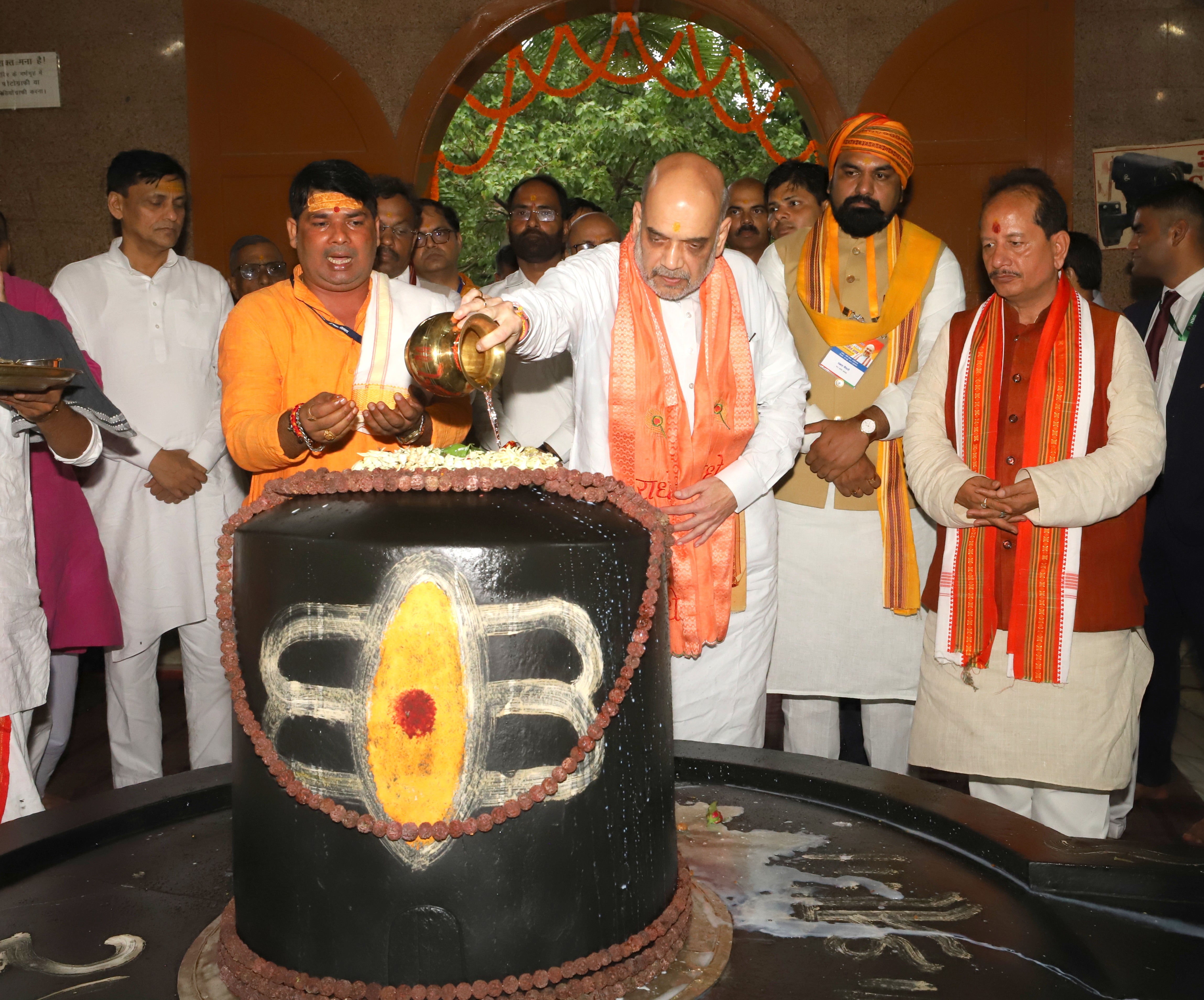 Hon'ble Union Home Minister and Minister of Cooperation Shri Amit Shah offered prayers at Indradamneshwar Mahadev Mandir in Lakhisarai (Bihar).