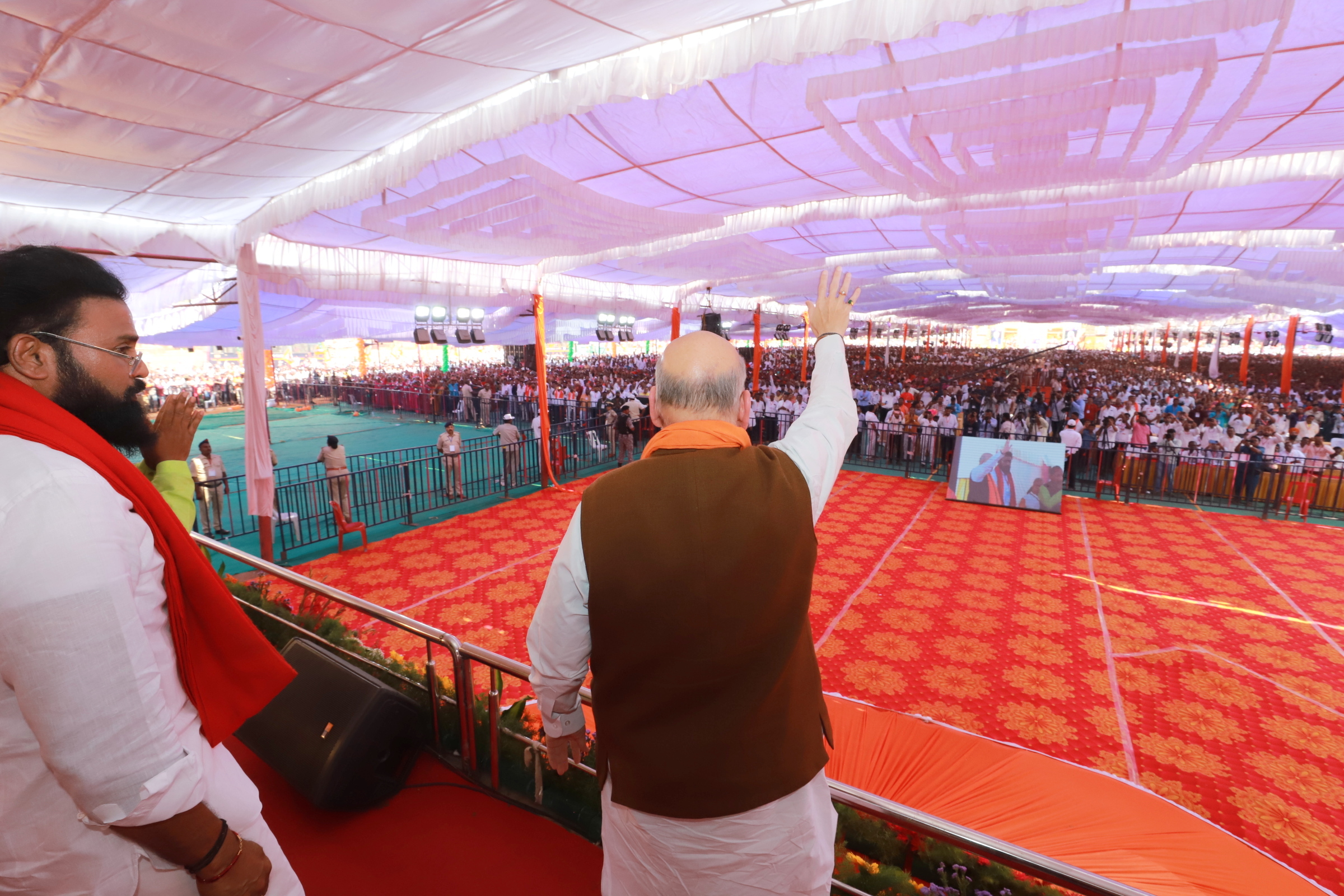 Hon'ble Union Home Minister & Minister of Cooperation Shri Amit Shah addressing "Vijay Sankalp Rath Yatra" at Anubhava Mantapa, Basavakalyan, Bidar (Karnataka)