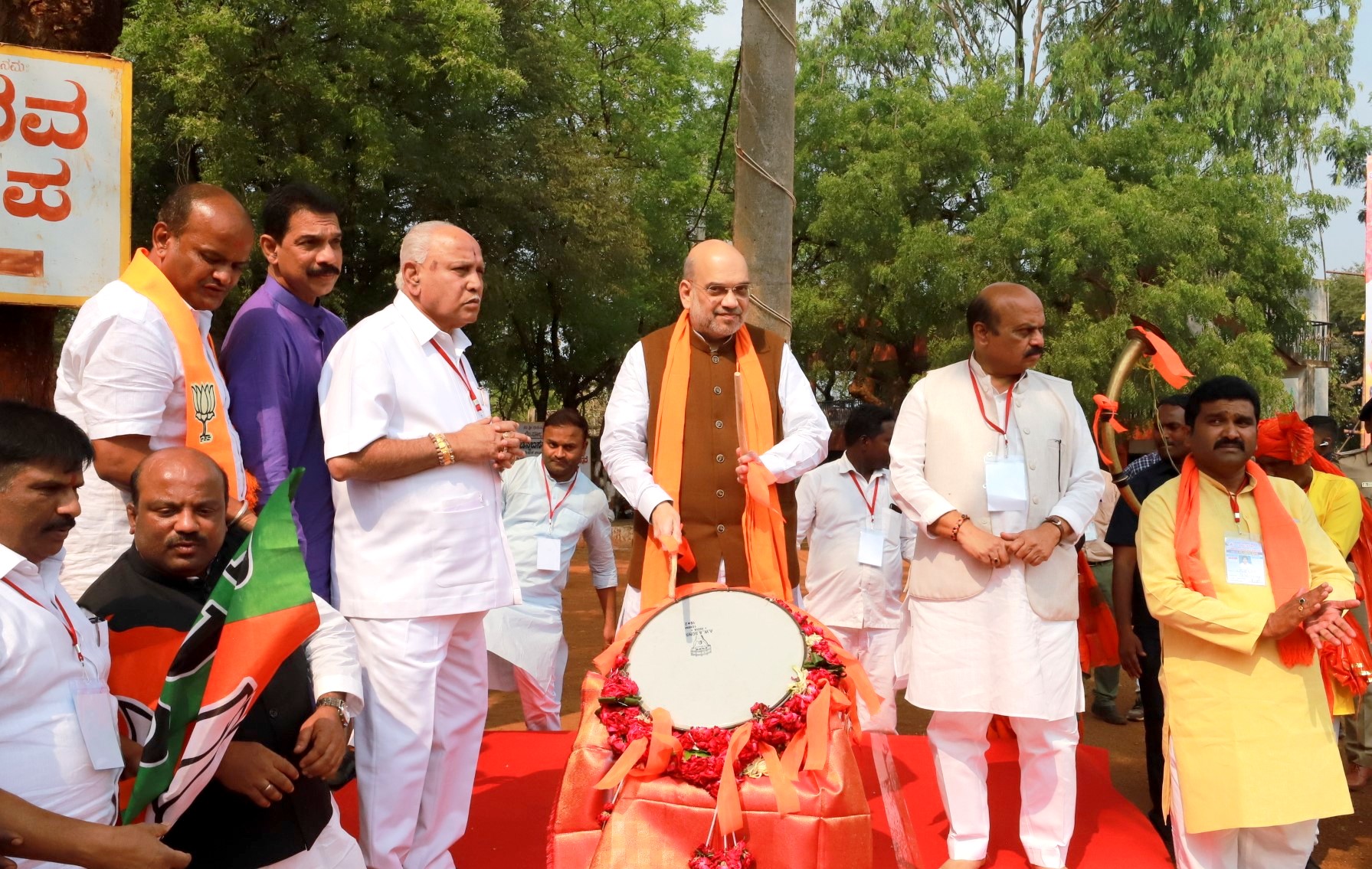 Hon'ble Union Home Minister & Minister of Cooperation Shri Amit Shah flagged off "Vijay Sankalp Rath Yatra" at Anubhava Mantapa, Basavakalyan, Bidar (K'taka)