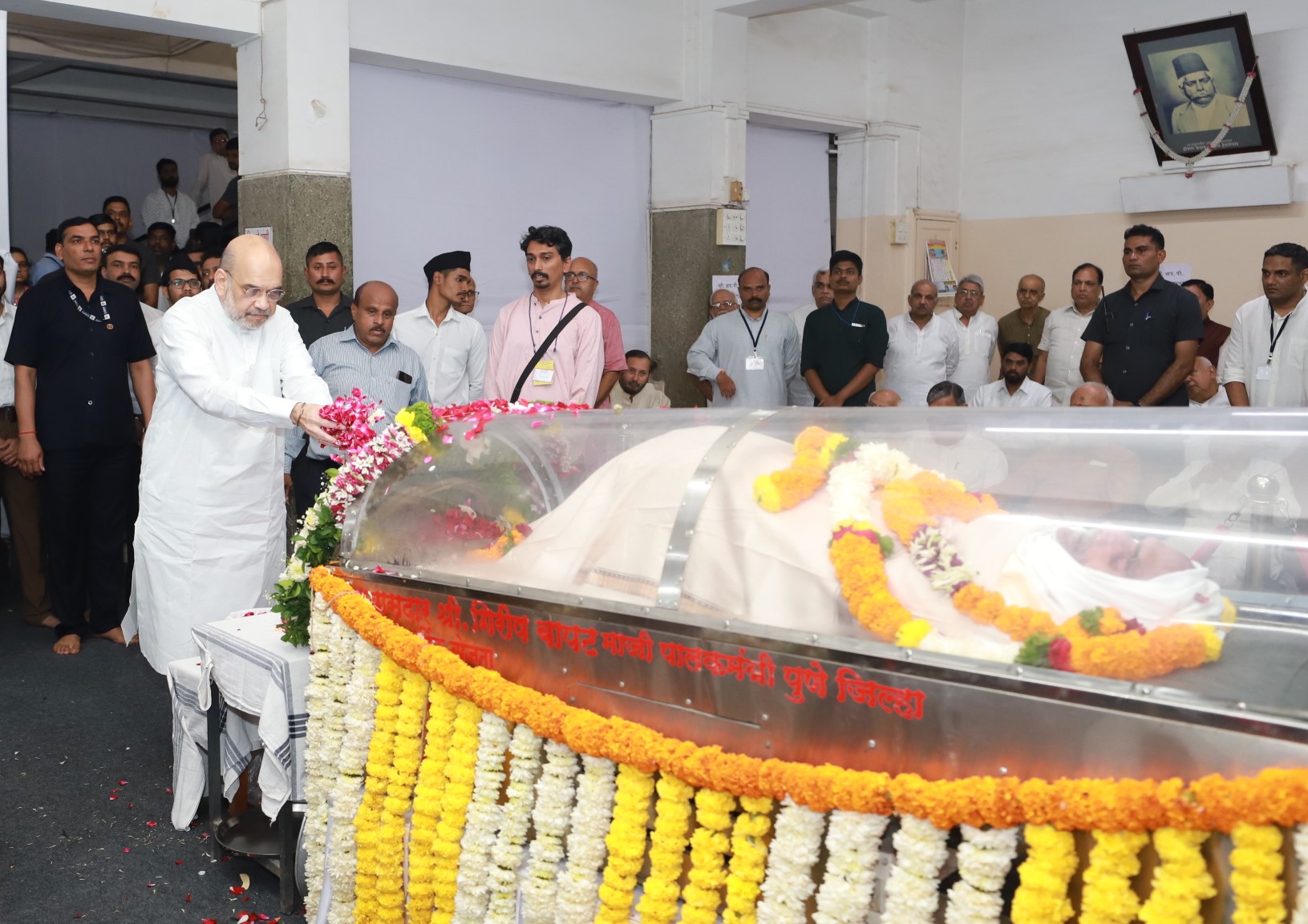 Hon'ble Union Home Minister & Minister of Cooperation & Senior BJP Leader Shri Amit Shah paid last tributes to respected Madan Das Devi ji in Pune