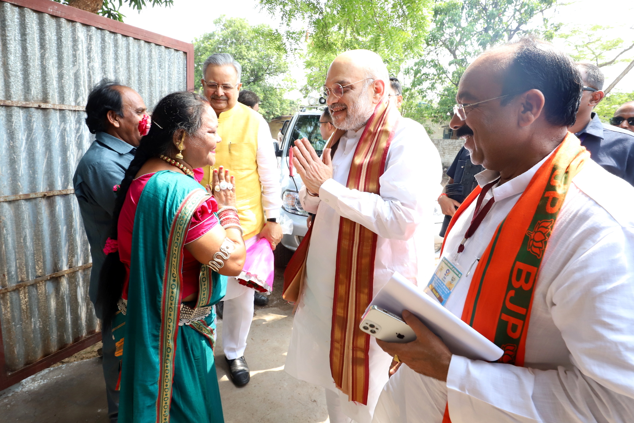 Hon'ble Union Home Minister & Minister of Cooperation Shri Amit Shah visited the residence of Padamshri Pandwani Singer, Usha Barle ji, as part of party's "Sampark Se Samarthan" abhiyan at Sector 1, Bhilai, Durg (Chhattisgarh)