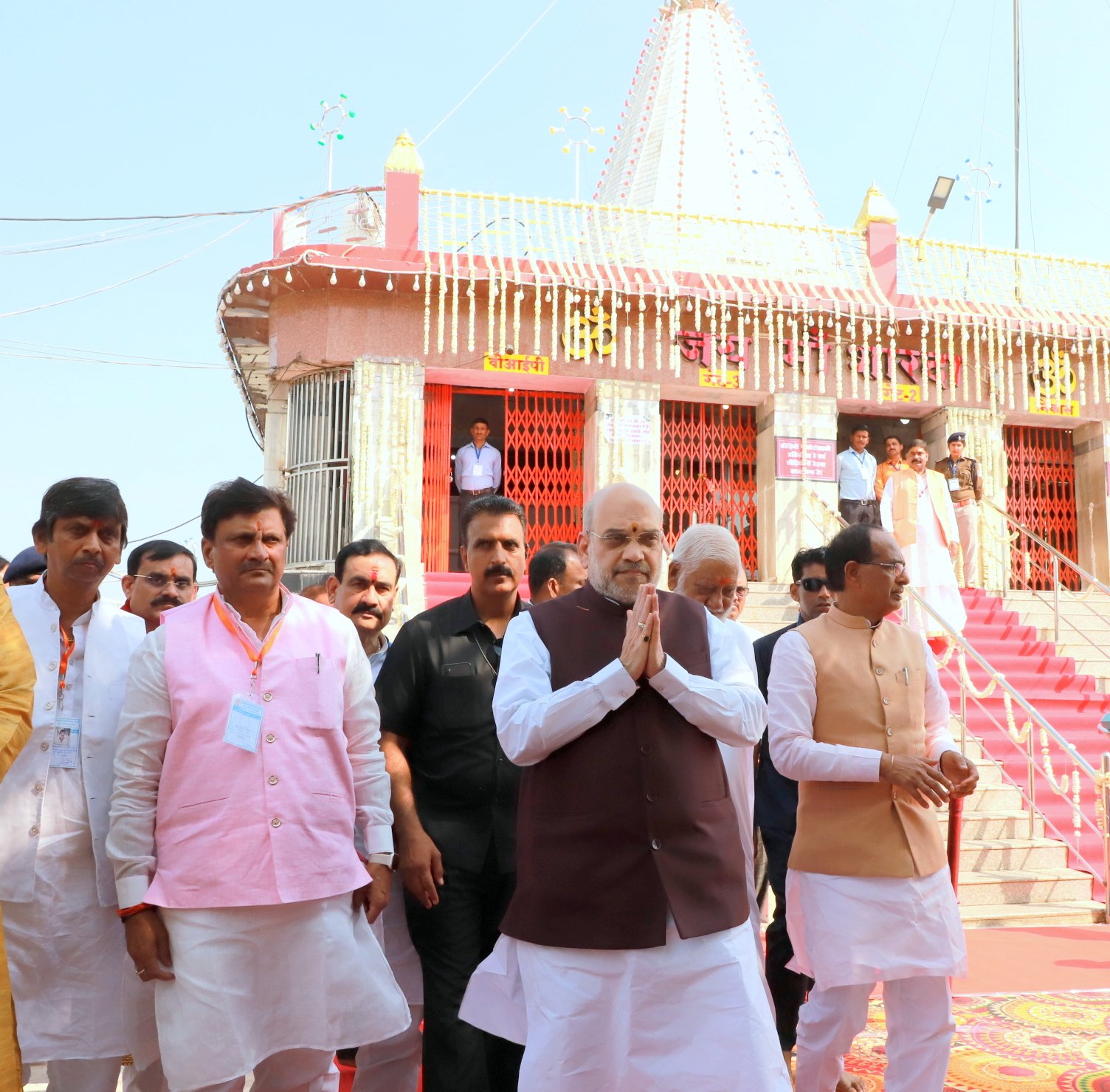 Hon'ble Union Home Minister and Minister of Cooperation Shri Amit Shah offered prayers at "Maa Sharda Shaktipeeth Mandir" in Mehar, Satna (M.P.)