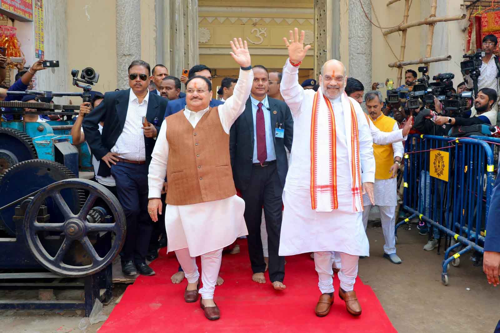 Hon'ble BJP National President Shri J.P. Nadda & Hon'ble Union Home Minister & Minister of Cooperation Shri AmitShah offered prayers at prayers at Kalighat Shaktipeeth, Kolkata (West Bengal)