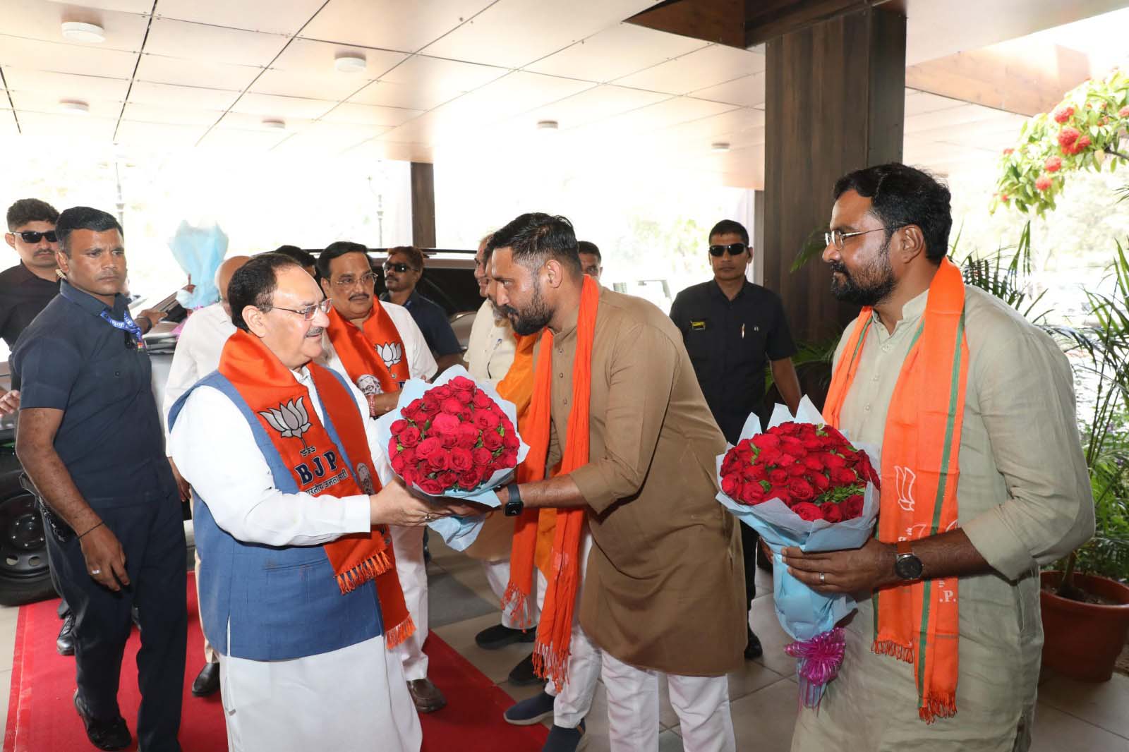 Grand welcome of Hon'ble BJP National President Shri J.P. Nadda by BJP MLAs in Gandhinagar (Gujarat)