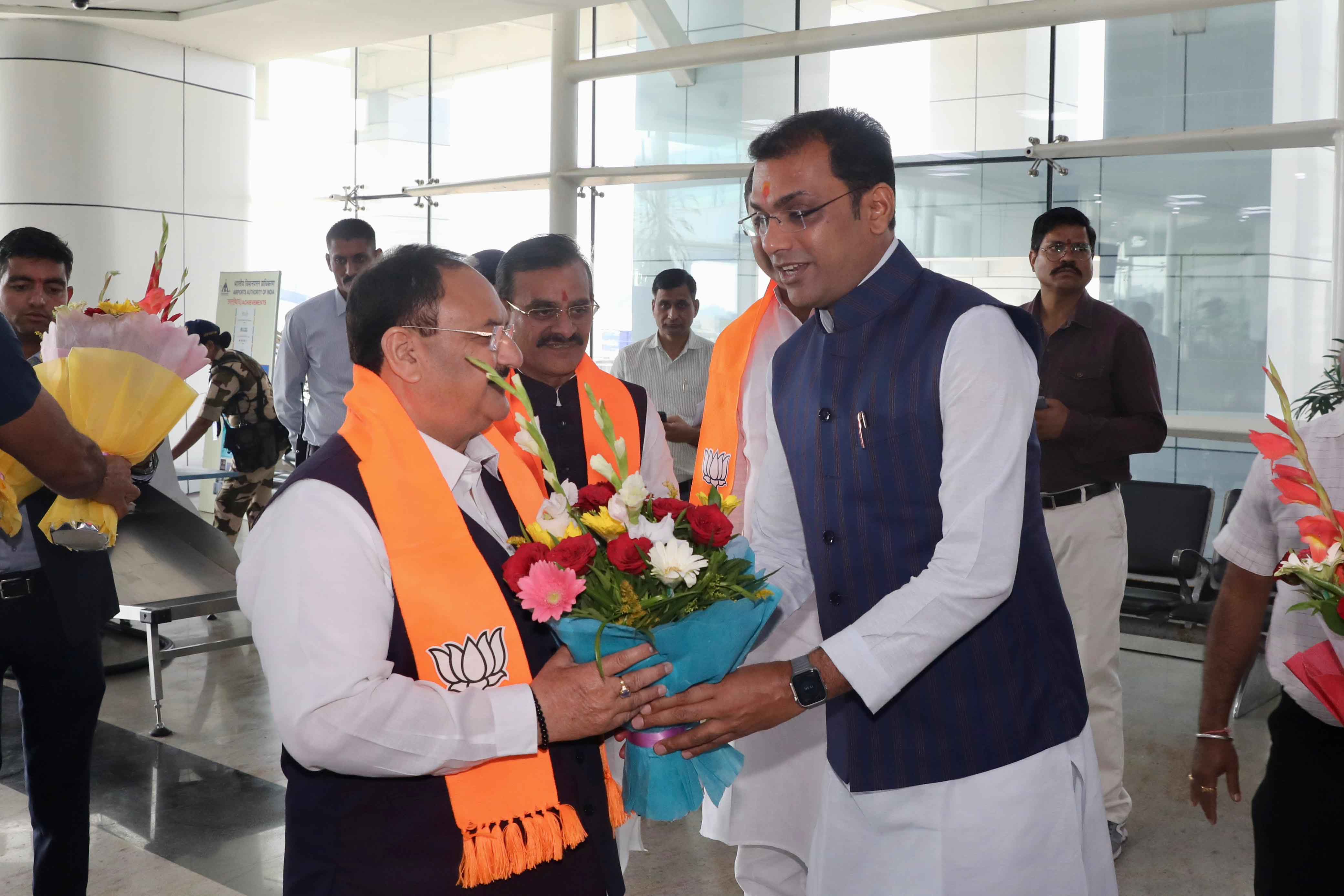 Grand welcome of BJP National President Shri J.P. Nadda ji on arrival at Raja Bhoj Airport, Bhopal (Madhya Pradesh)