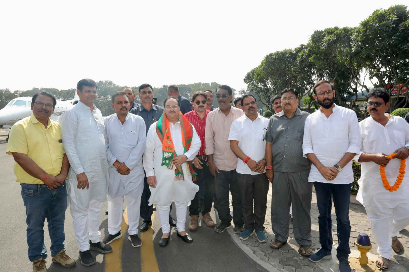 Grand welcome of BJP National President Shri J.P. Nadda ji on arrival in Raigarh (Chhattisgarh)