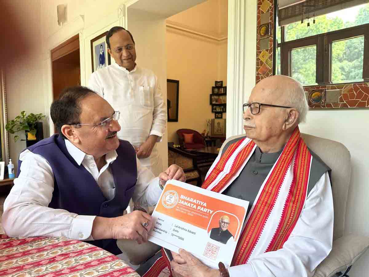 Hon’ble BJP National President Shri J.P. Nadda met with senior BJP leader Shri Lal Krishna Advani ji at his residence in New Delhi and gave a copy of renewal of his membership under 'Bharatiya Janata Party - National Membership Drive'