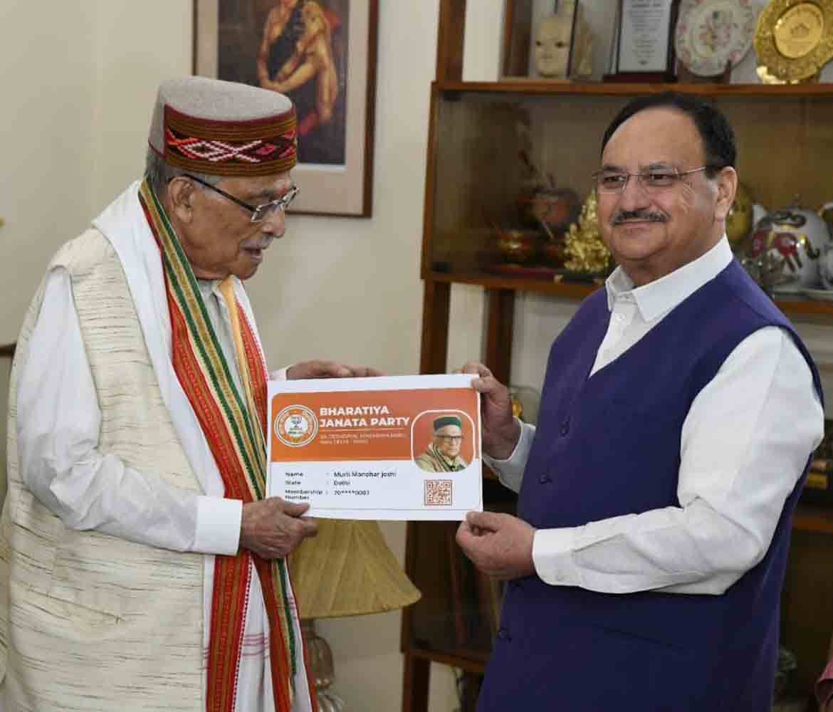 Hon’ble BJP National President Shri J.P. Nadda met with senior BJP leader Shri Murli Manohar Joshi ji at his residence in New Delhi and gave a copy of renewal of his membership under 'Bharatiya Janata Party - National Membership Drive'.