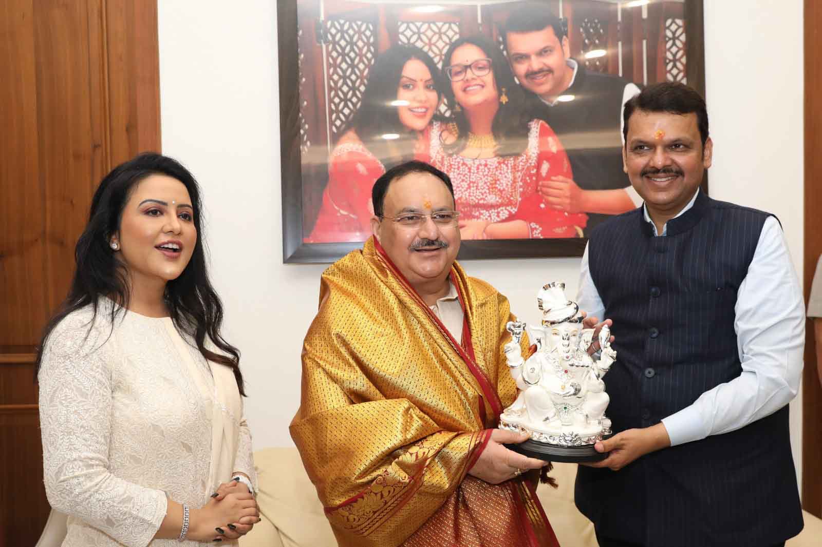 BJP National President Shri J.P. Nadda offered prayers Bhagwan Ganesh ji at residence of Maharashtra Deputy CM Shri Devendra Fadnavis in Malabar Hills, Mumbai