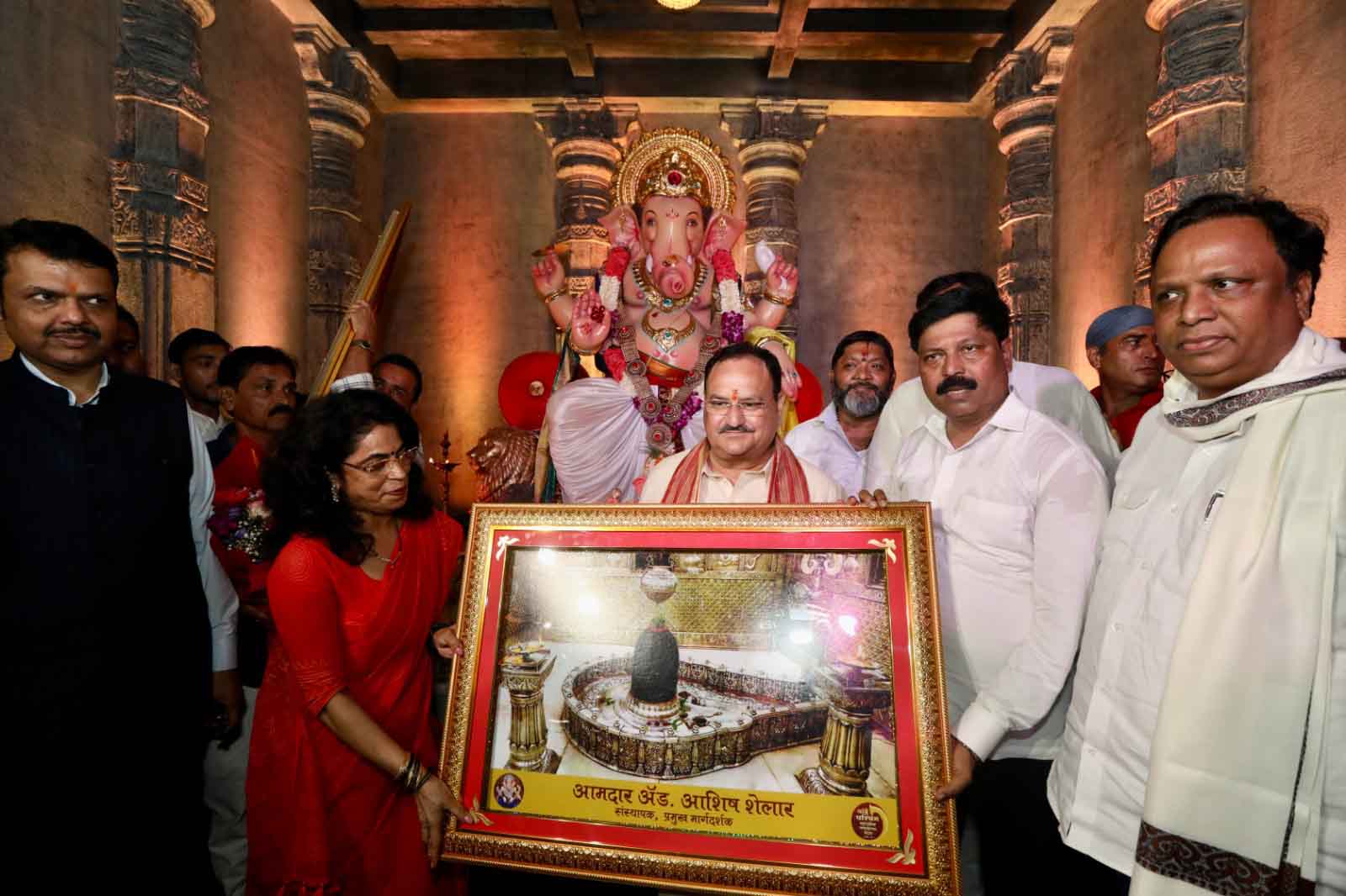 Hon'ble BJP National President Shri J.P. Nadda offered prayers at Bandra West Public Ganeshotsav Mandal at Bandra West (Mumbai)