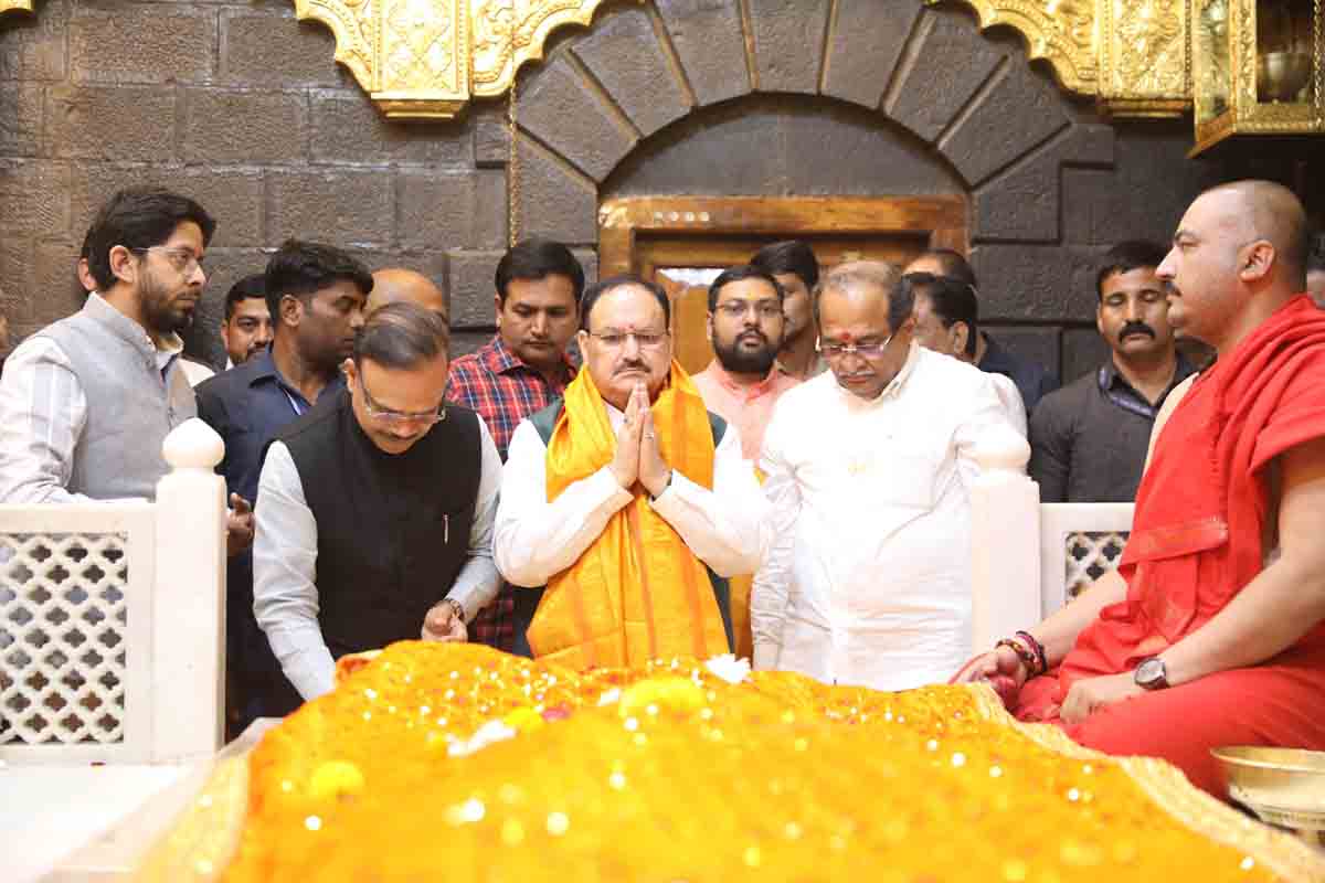 Hon'ble BJP National President Shri J.P. Nadda offered prayers at Shirdi Wale Sai Baba Temple, Shirdi, Ahmednagar (Maharashtra)