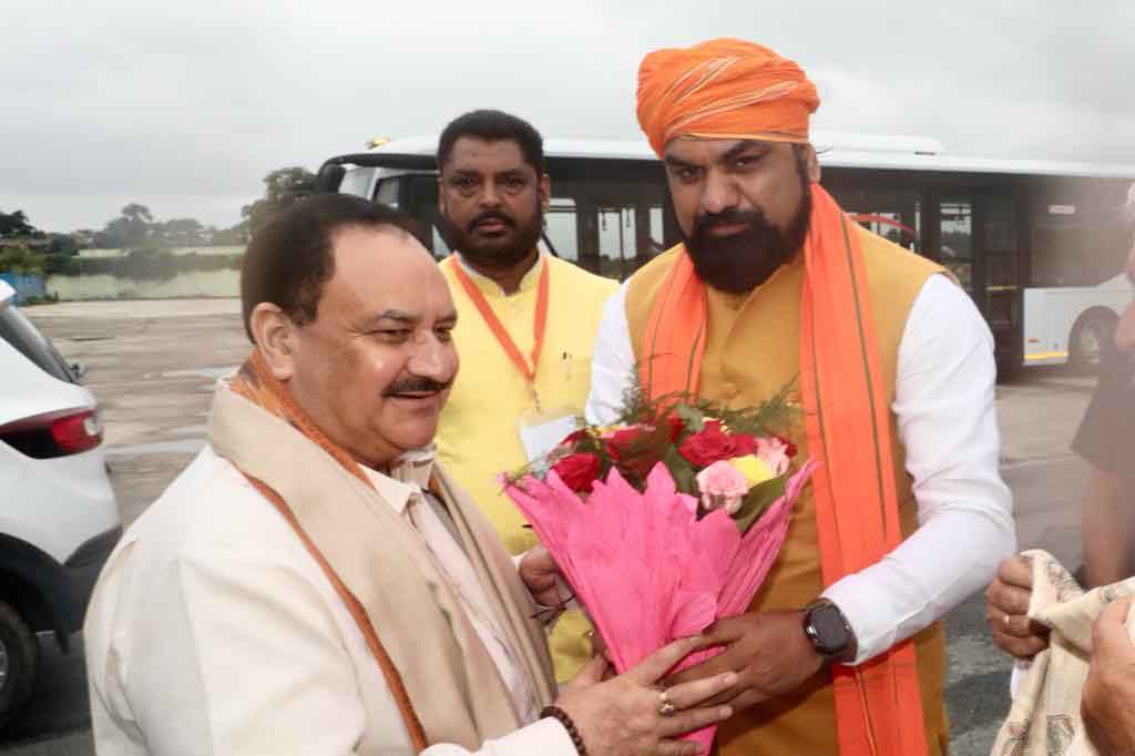 Grand welcome of BJP National President Shri J.P. Nadda on arrival at Jai Prakash Narayan Int'l Airport, Patna (Bihar)