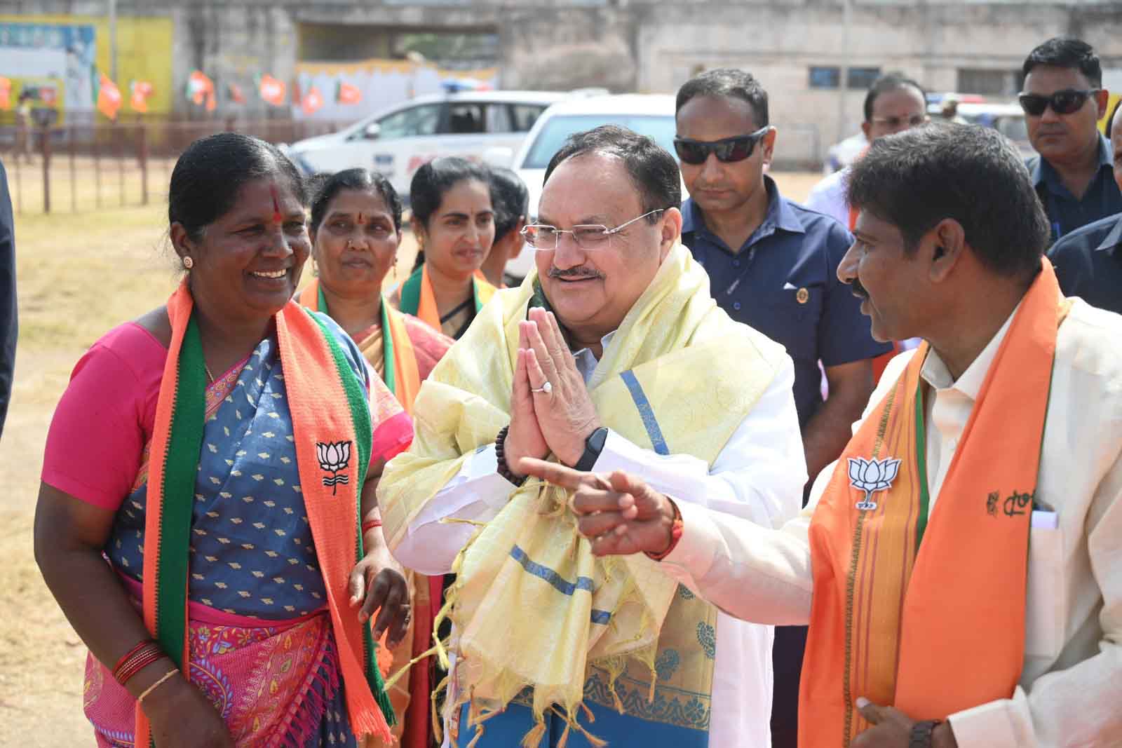 Grand welcome of BJP National President Shri J.P. Nadda on arrival at Narayanpet (Telangana)