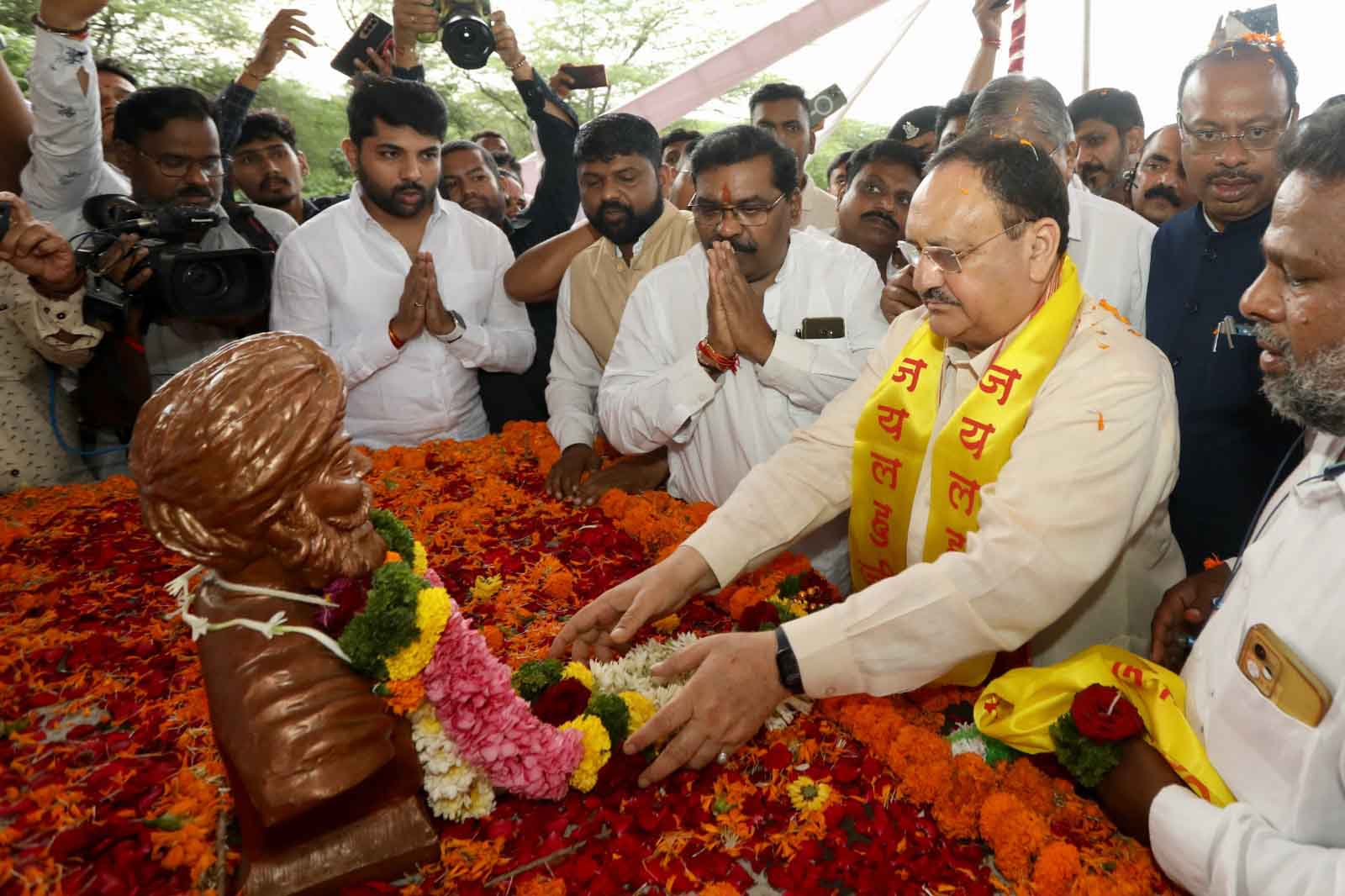 BJP National President Shri J.P. Nadda paid tributes to statue of freedom fighter Lahuji Salve at Lahuji Vastad Smarak and interact with Matang Samaj in Pune