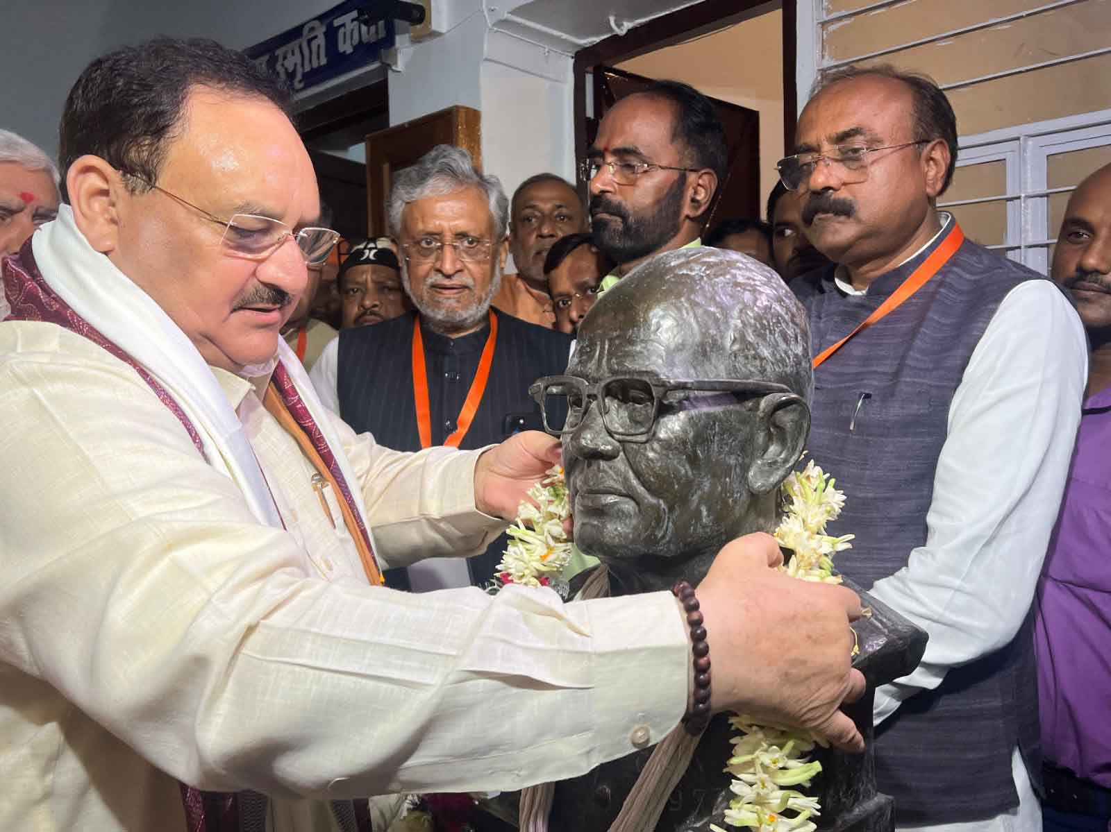 BJP National President Shri J.P. Nadda paid floral tributes to statue of Lok Nayak Jaiprakash Narayan ji at Kadamkuan, Patna (Bihar)