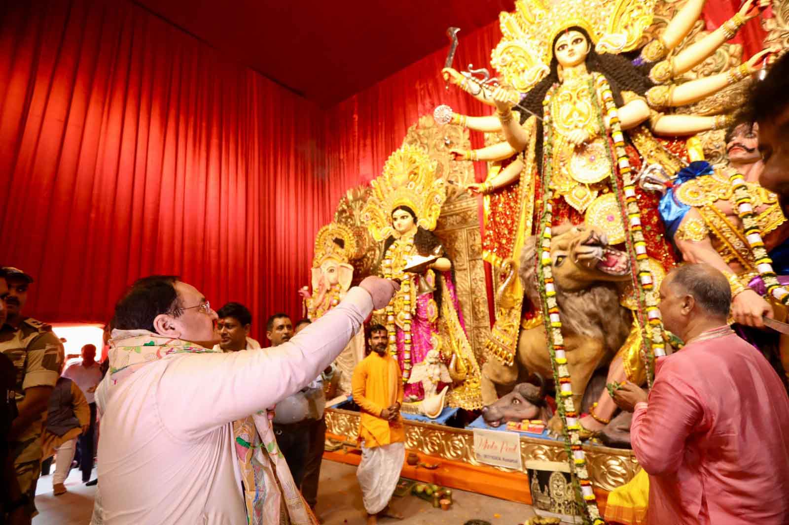 Hon'ble BJP National President Shri J.P. Nadda visited Puja pandals in Kolkata (West Bengal) & offered prayers on the occasion of Maha Saptami during the Maa Durga Puja Festivals