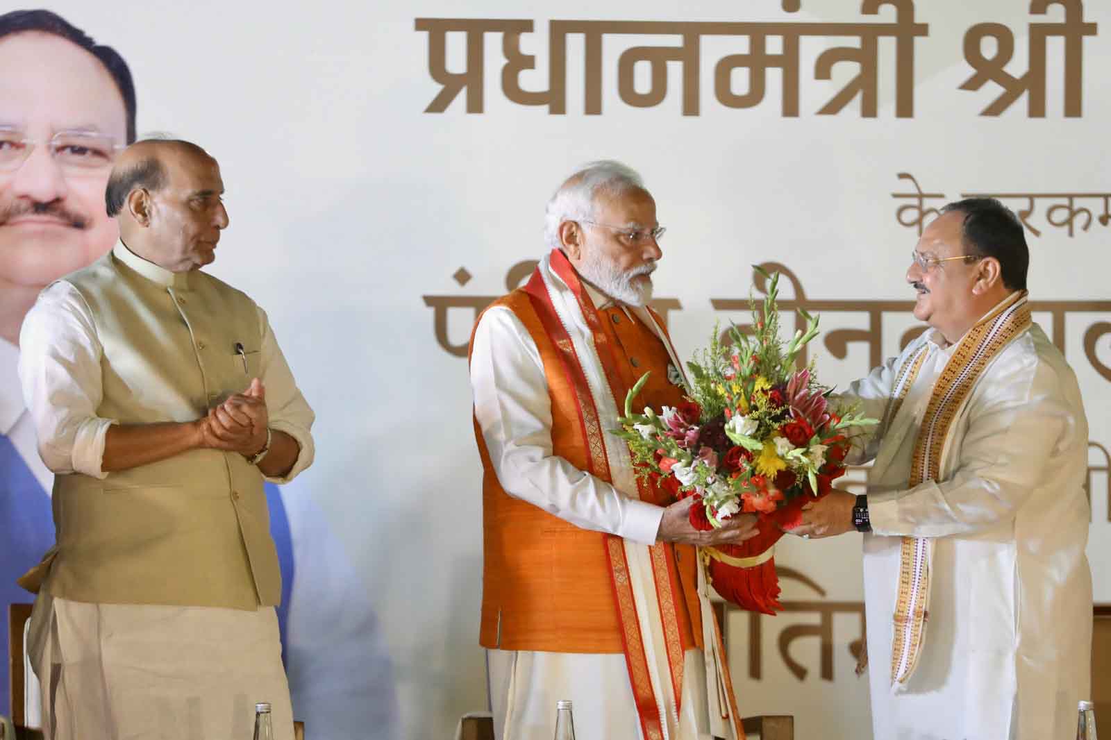 Hon'ble Prime Minister Shri Narendra Modi ji unveil the statue of Pandit Deendayal Upadhyay at Deendayal Upadhyay Park, New Delhi