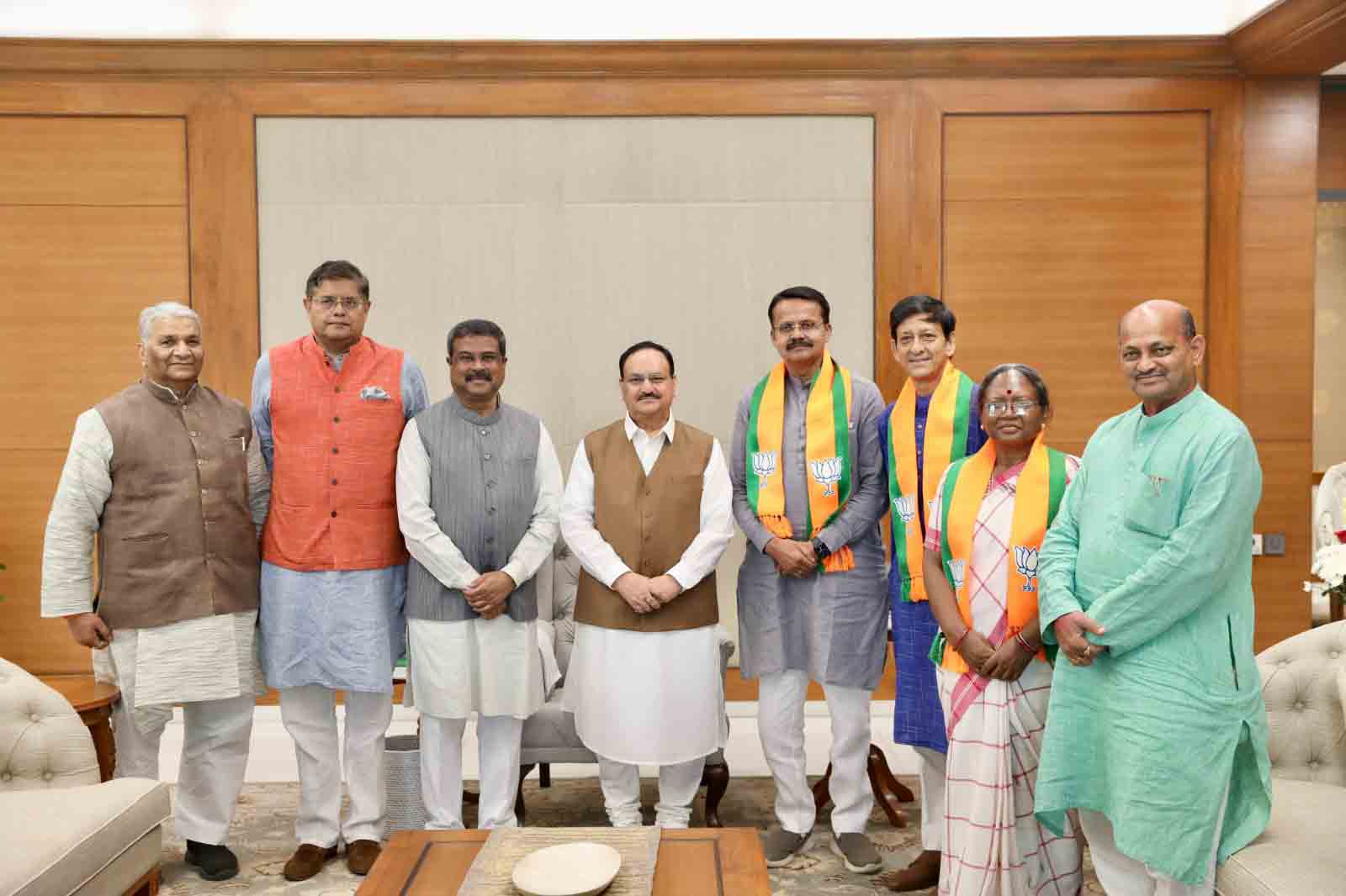 Shri Bhartruhari Mahtab (M.P.), Former BJD MP Shri Sidhant Mohapatra and Padma Shri Awardee Dr Damayanti Beshra met BJP National President Shri J.P. Nadda after joining BJP in New Delhi