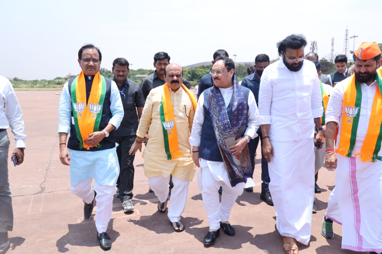 Grand welcome of BJP National President Shri J.P. Nadda on his arrival at Jindal Airport, Touranagallu (Karnataka)