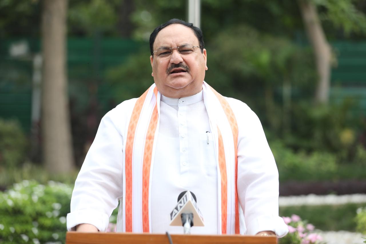 BJP National President Shri J.P. Nadda hoisting the National Flag at his residence under “Har Ghar Tiranga” campaign on Azadi ka Amrit Mahotsav