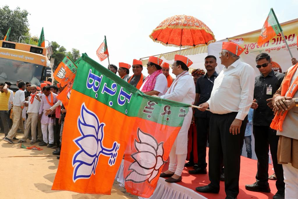 Hon’ble BJP National President Shri J.P. Nadda flagging off Gujarat Gaurav Yatra in Mehsana (Gujarat)