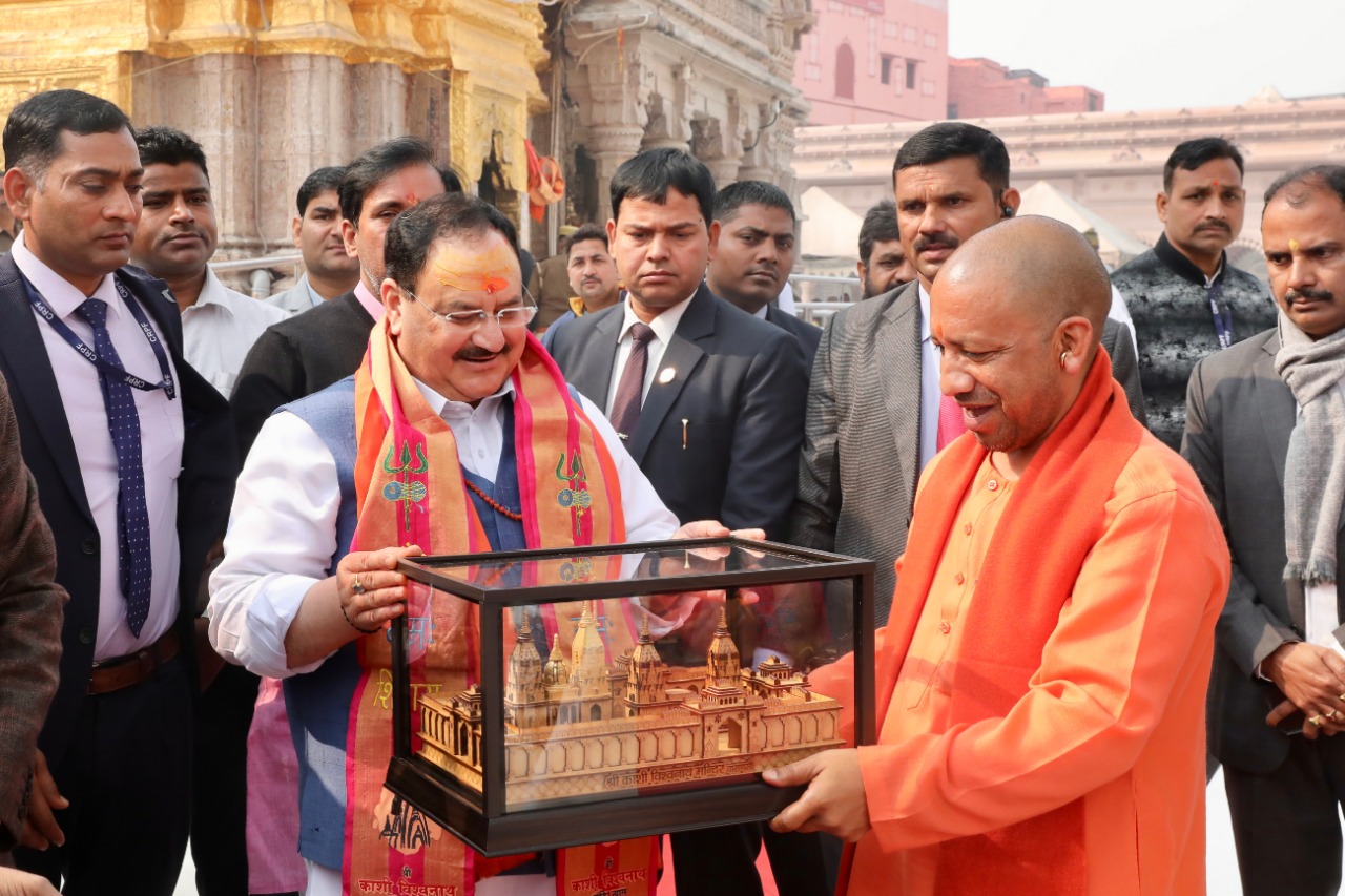 BJP National President Shri J.P. Nadda offered prayers at Baba Kashi Vishwanath Mandir in Varanasi (U.P.)