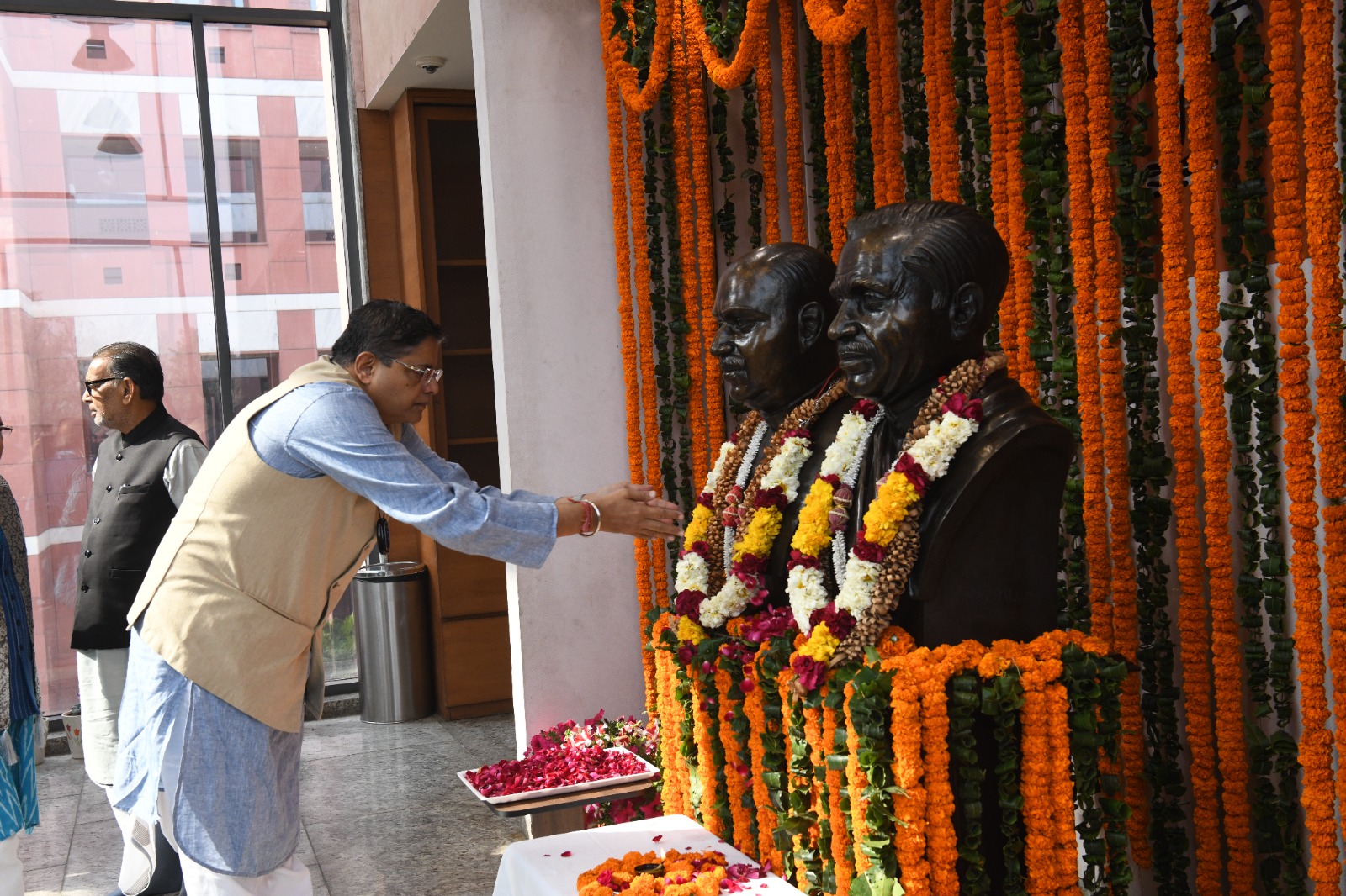 Pushpanjali Karyakram on the occasion of Samarpan Diwas of Pt. Deendayal Upadhyay ji at BJP HQ, 6A DDU Marg, New Delhi.