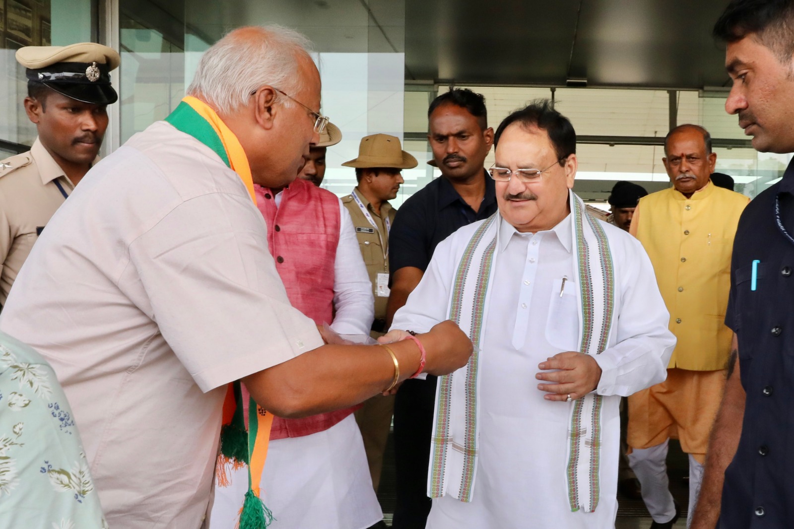 Grand welcome of BJP National President Shri J.P. Nadda on arrival at Thoranagallu Jindal Airport, Ballari (Karnataka)