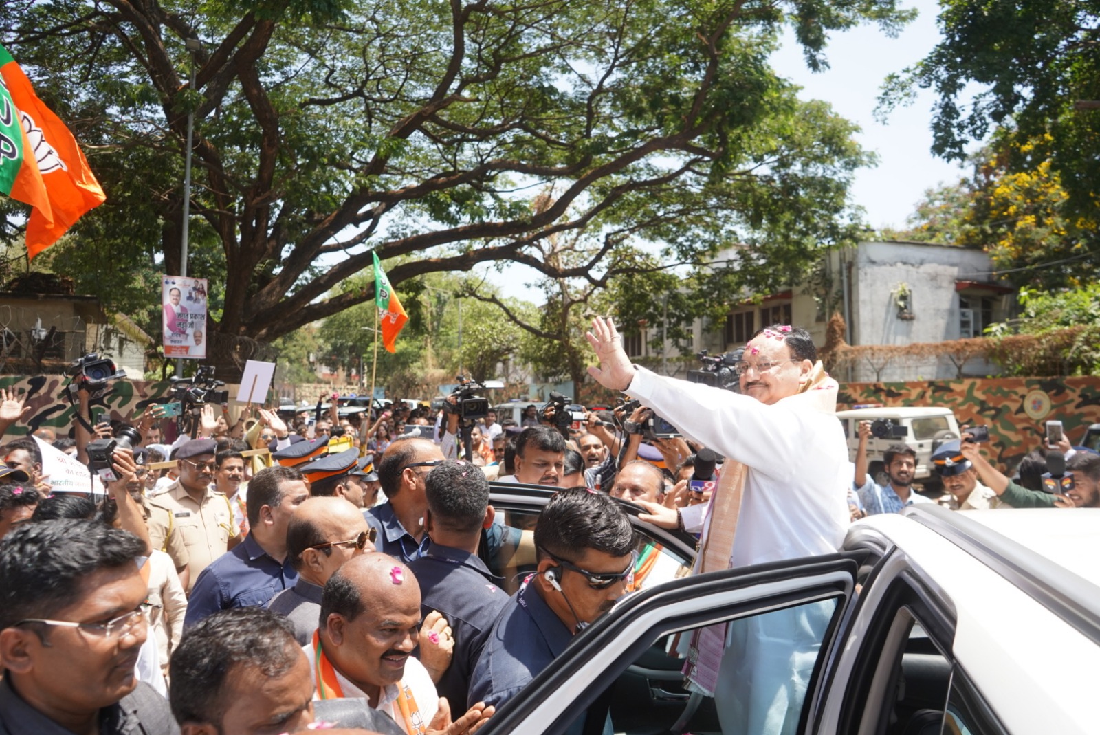 Grand welcome of BJP National President Shri J.P. Nadda on arrival at Chhatrapati Shivaji Maharaj International Airport in Mumbai