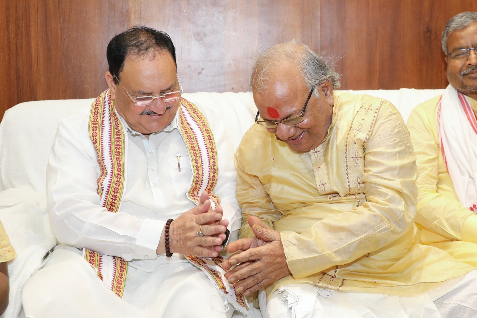 Hon'ble BJP National President Shri J.P. Nadda met Int'l Sarod Vadak Shri Mormukut Kedia ji & Pt. Manoj Kedia ji as part of Party's "Sampark Se Samarthan" Abhiyan at his residence in Tiranga Chowk, Giridih (J'khand). Inbox