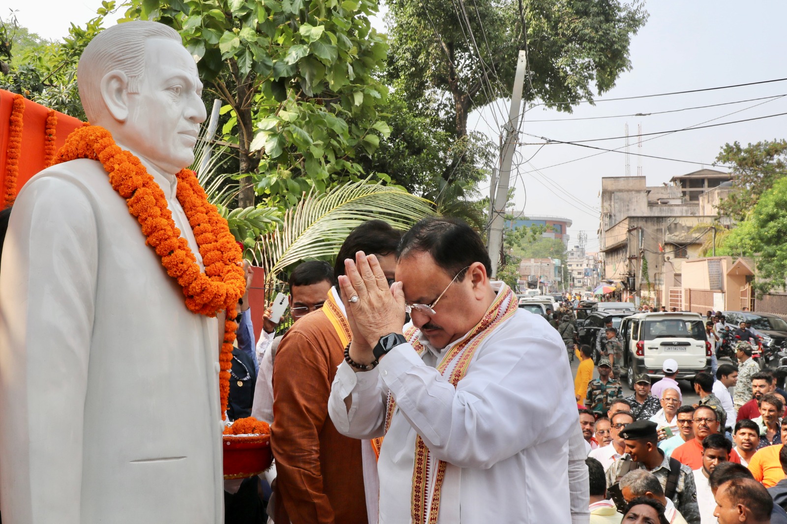 Hon'ble BJP National President Shri J.P. Nadda paid tributes to senior BJP Leader Shri Ritlal Verma ji by garlanding his statue at Zila Parishad Chowk, Giridih (J'khand).