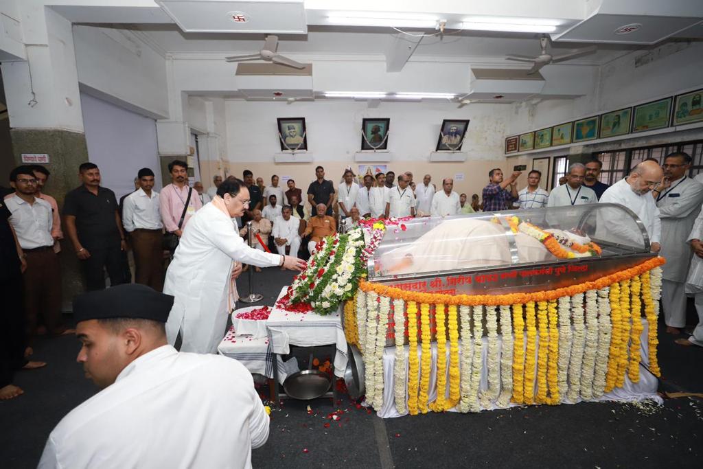 Hon'ble BJP National President Shri J.P. Nadda paid last tributes to respected Madandas Devi ji in Pune