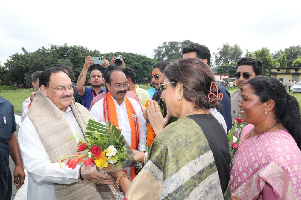 Grand welcome of BJP National President Shri J.P. Nadda on arrival at Halipad Police Ground, Jashpur (Chhattisgarh)